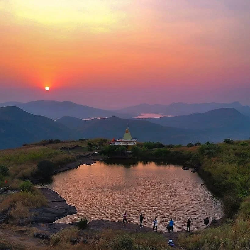 Scenic trekking trail at Kavnai Fort